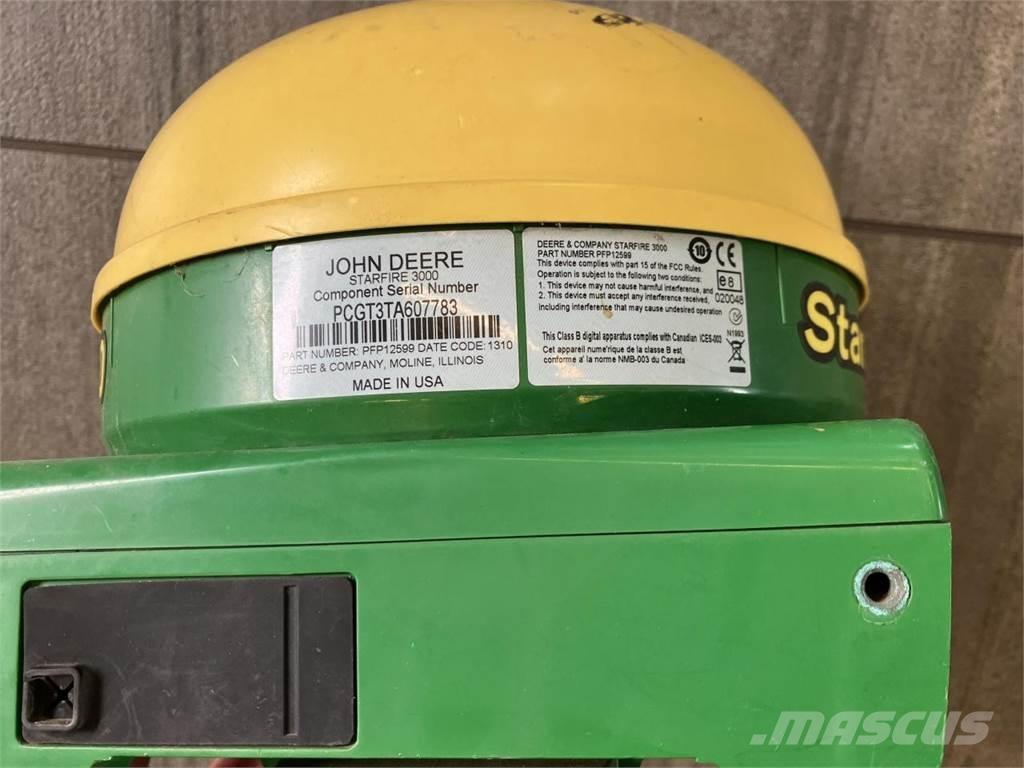 John Deere 6215R Traktori
