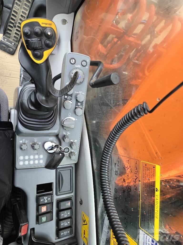 Hitachi ZX 220W-5 Bageri na kotačima