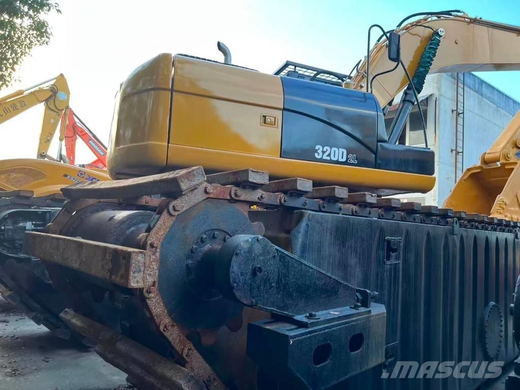 CAT 320 D2 Amfibijski bageri