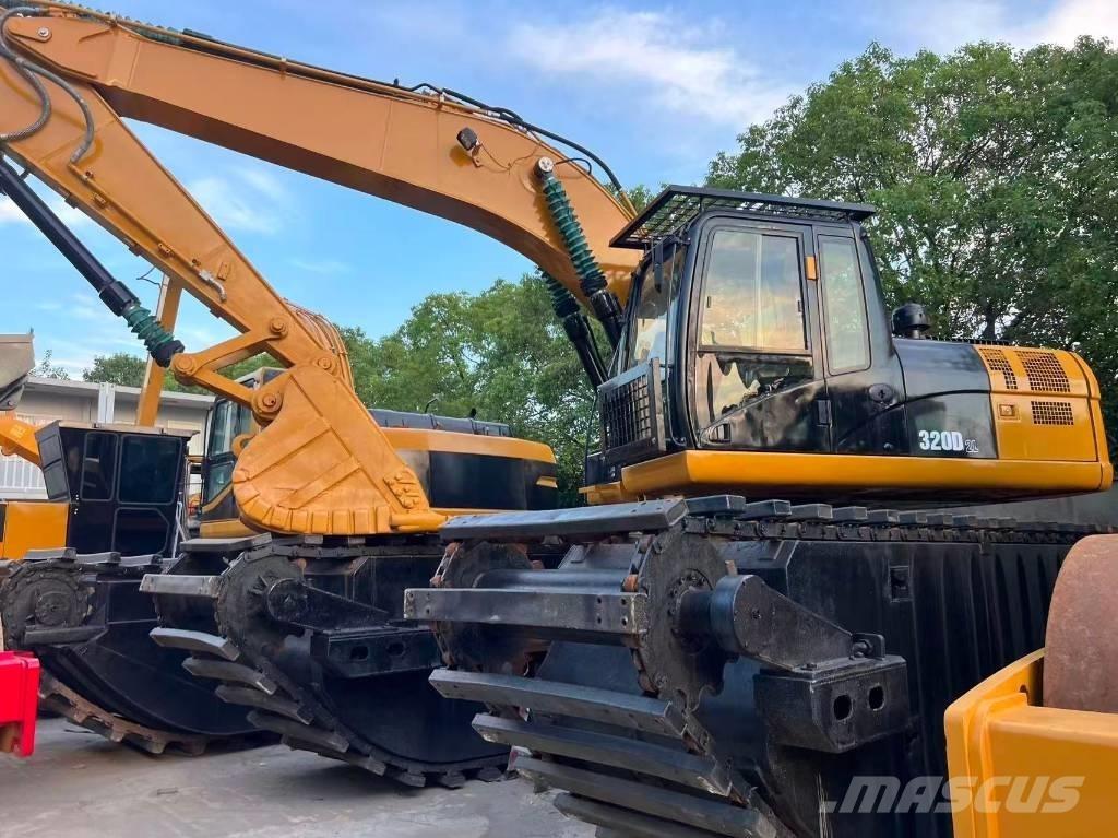 CAT 320 D2 Amfibijski bageri