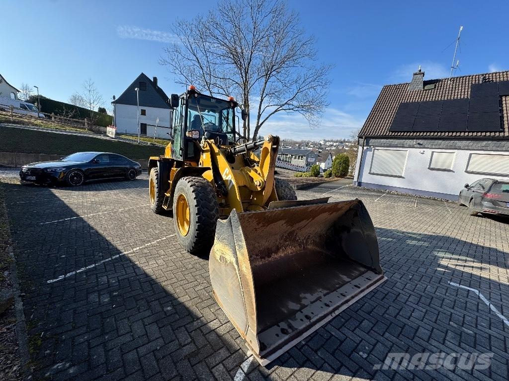 CAT 910M Utovarivači na kotačima