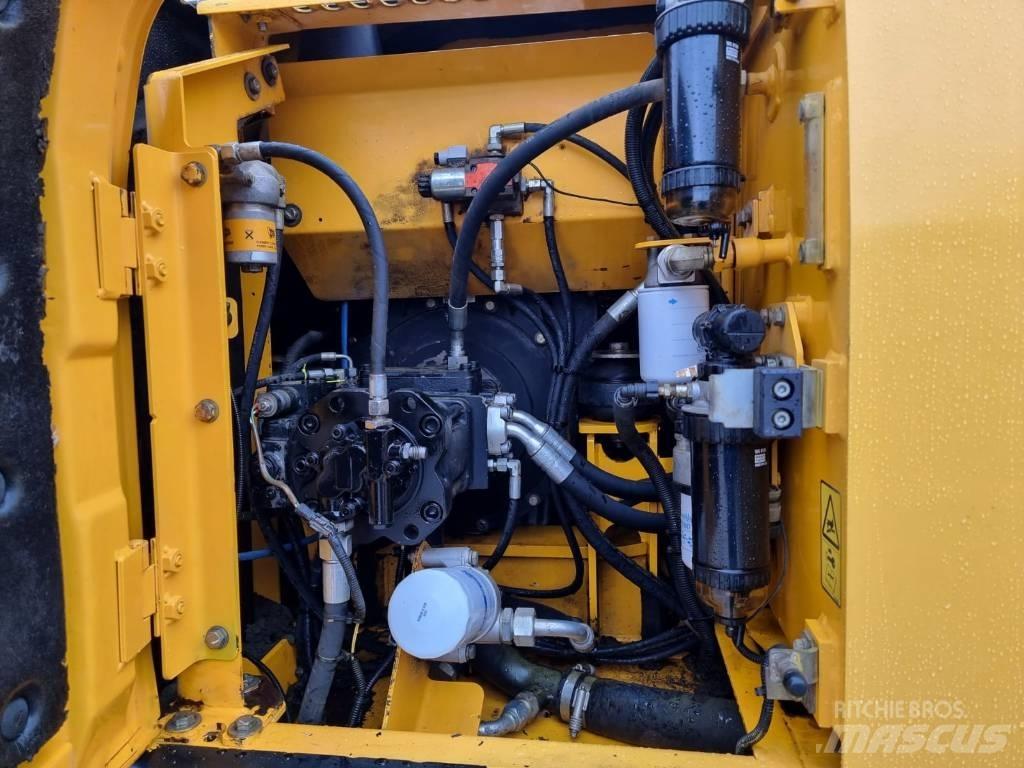 JCB JS 130 LC Bageri gusjeničari