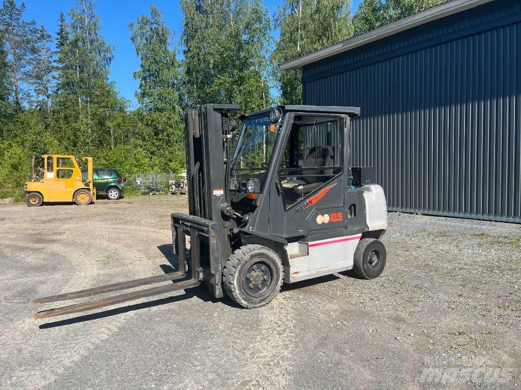 Nissan FGD02A320 Dizelski viličari