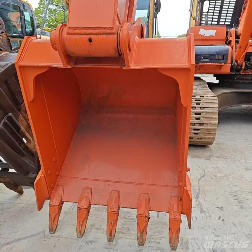 Hitachi ZX 210 Bageri gusjeničari