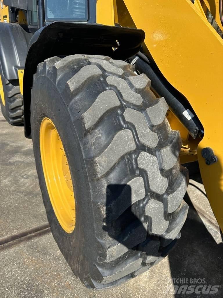 CAT 908 Utovarivači na kotačima