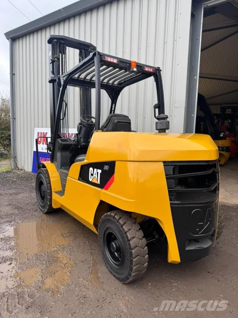 CAT DP 50 N Dizelski viličari