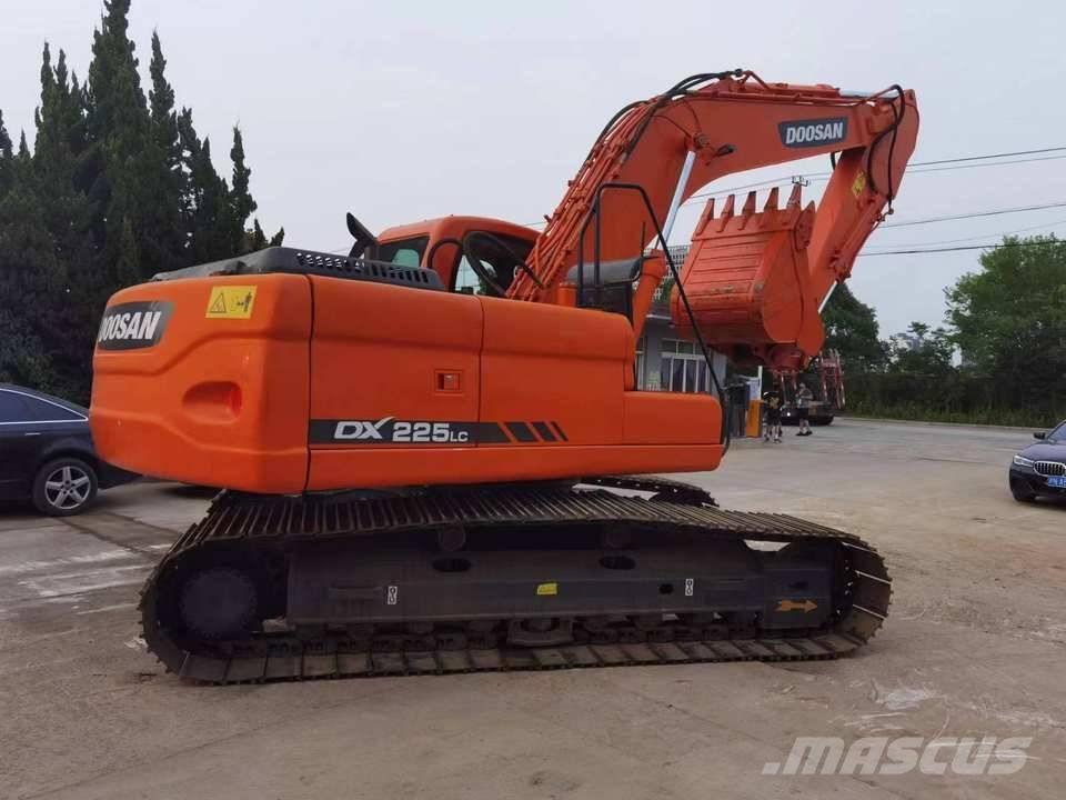 Doosan DX225 Bageri gusjeničari