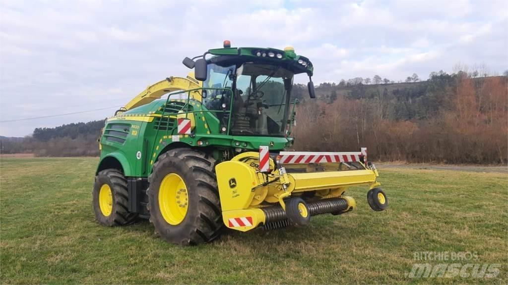 John Deere 8400i Strojevi za krmu na vlastiti pogon