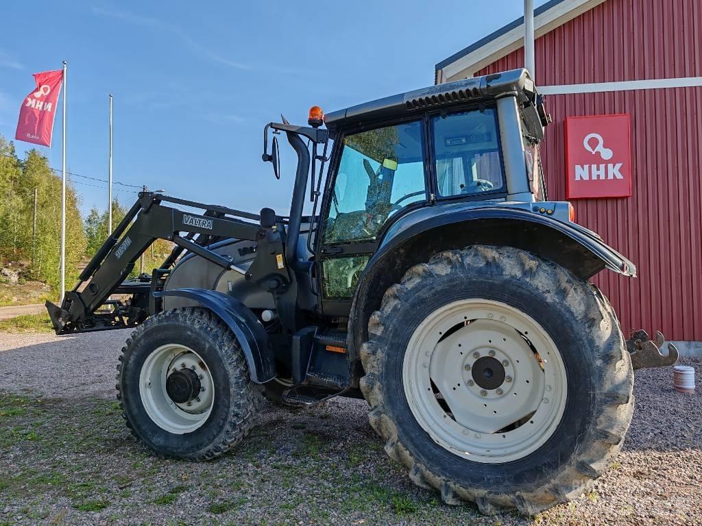 Valtra M 130 Traktori