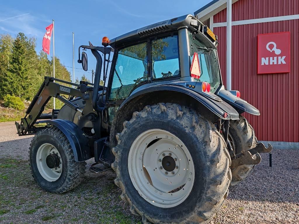 Valtra M 130 Traktori