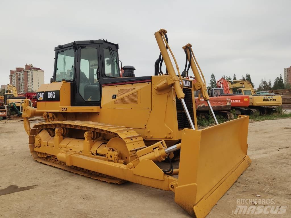 CAT D 6 G Buldožeri gusjeničari