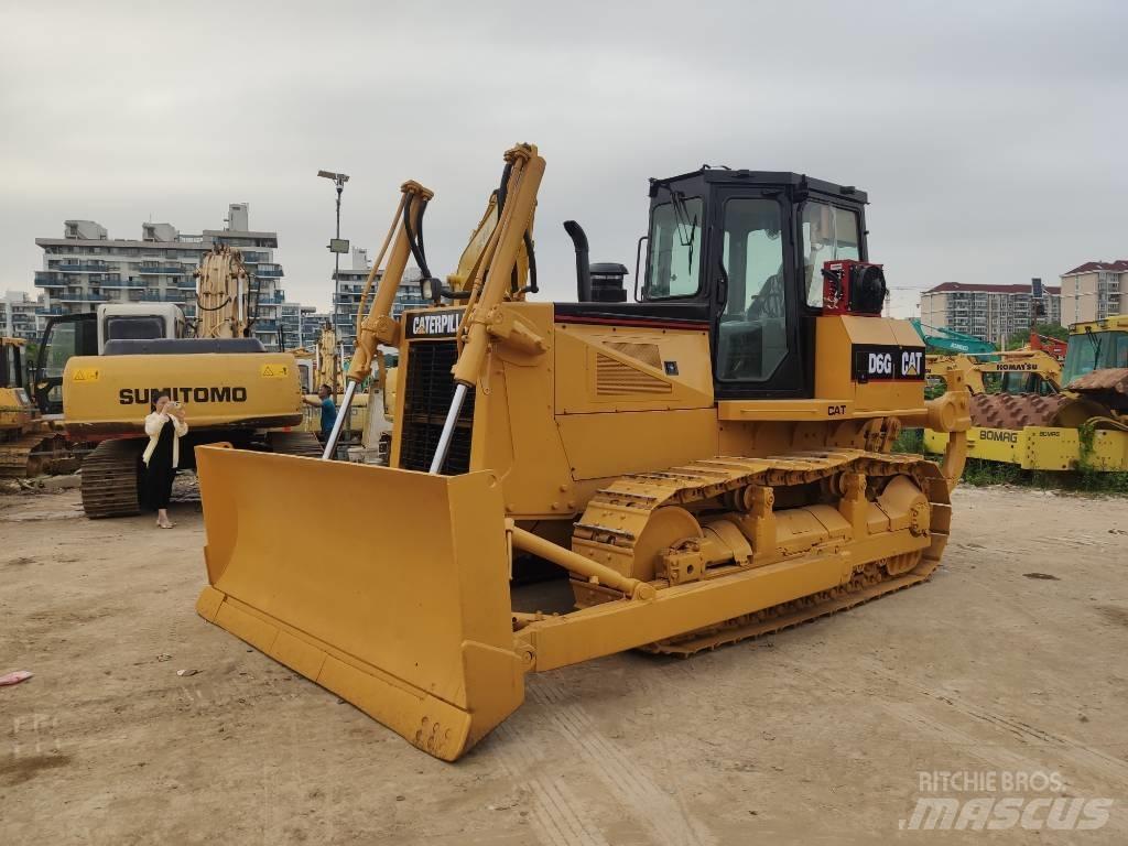 CAT D 6 G Buldožeri gusjeničari