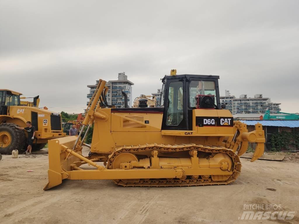 CAT D 6 G Buldožeri gusjeničari