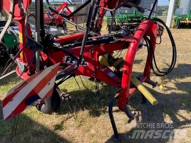 Fella TH 900 Hydro Okretači i sakupljači sijena