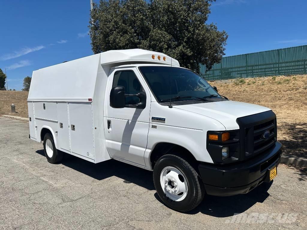 Ford Econoline E-350 Kiperi