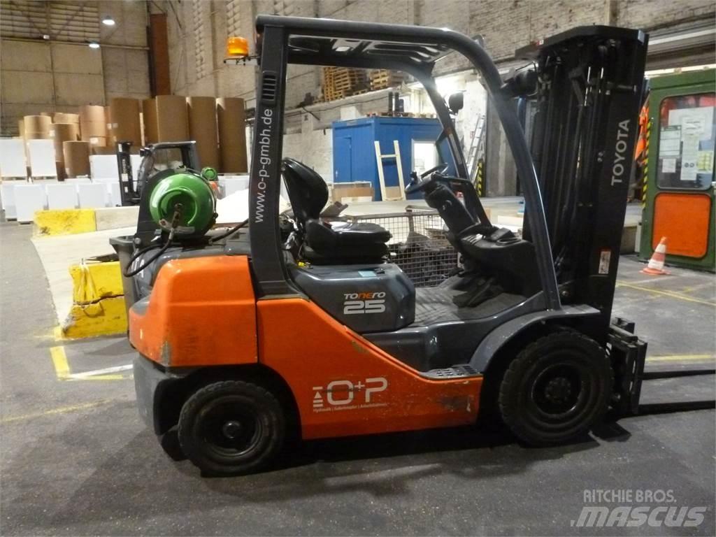 Toyota 02-8FGF25 Plinski viličari