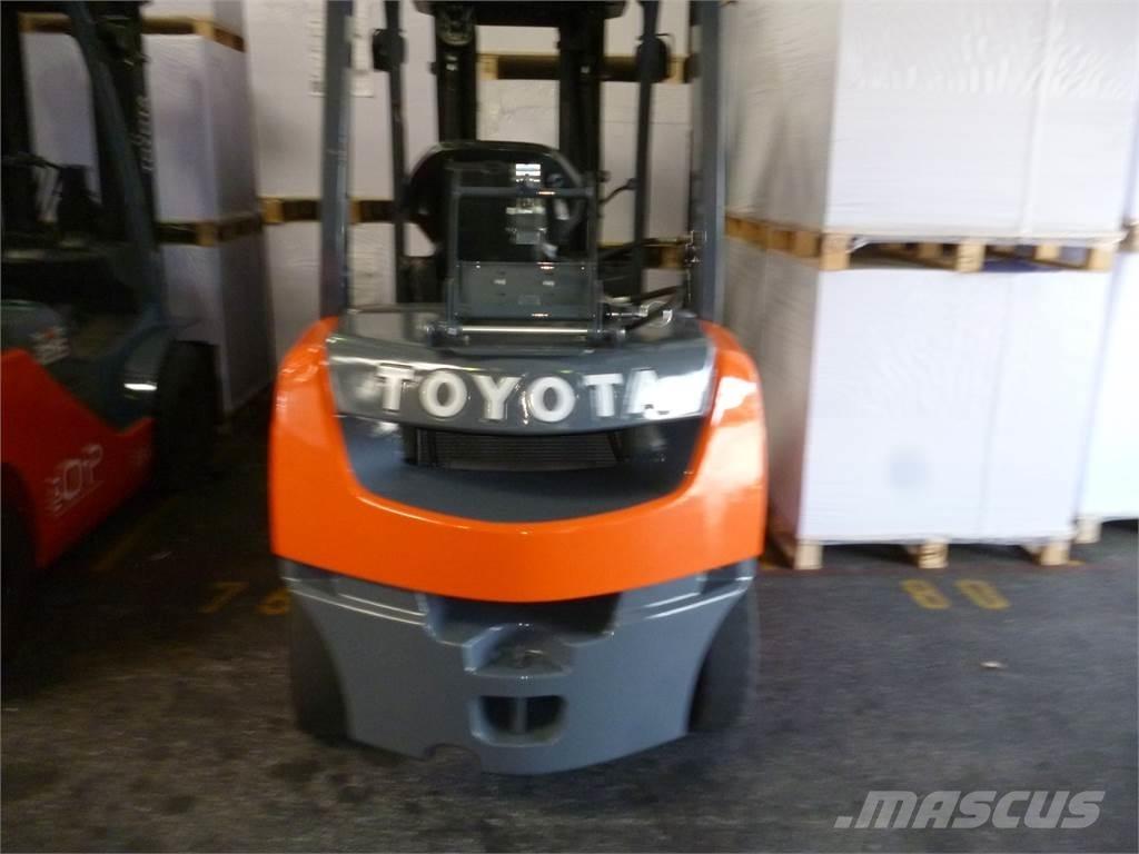 Toyota 02-8FGF25 Plinski viličari