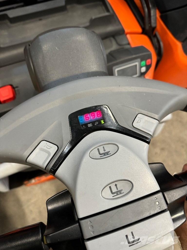 Toyota SPE160L Ručni električni viličar