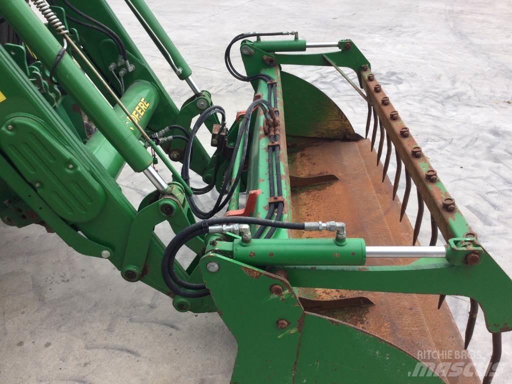 John Deere 6130R Traktori