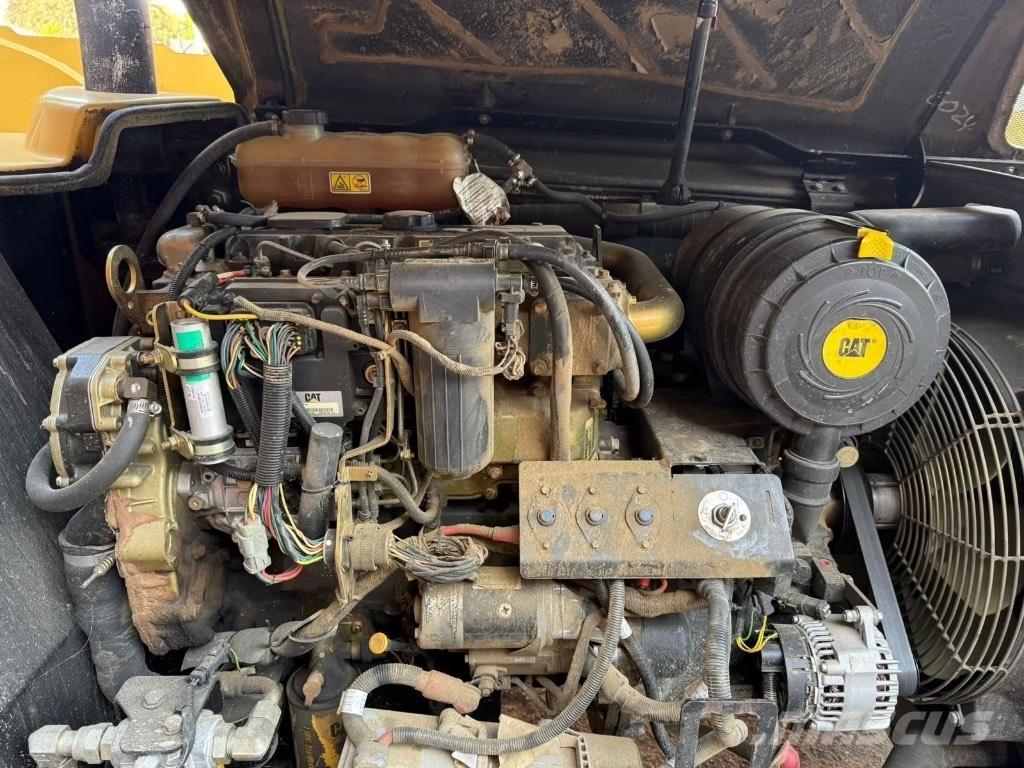 CAT TH 330 B Teleskopski viličari