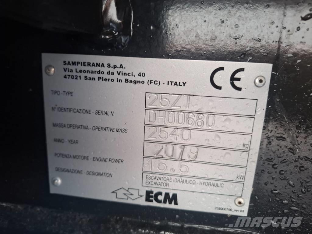 ECM 25 ZT Mini bageri <7t