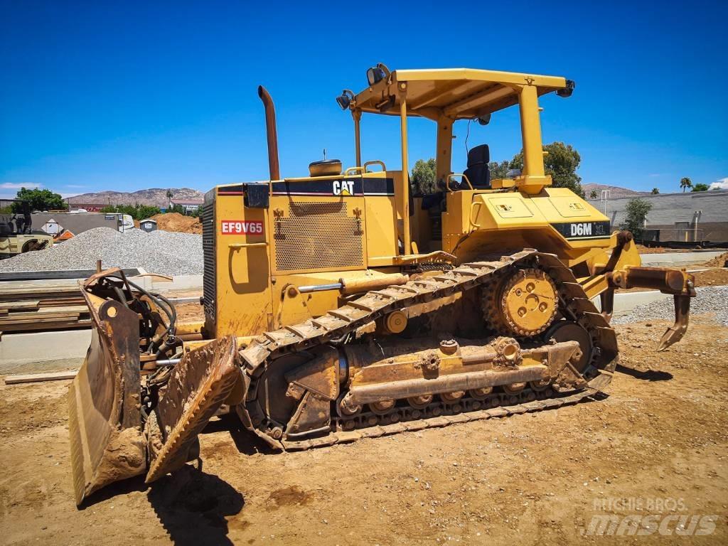 CAT D 6 M XL Buldožeri gusjeničari
