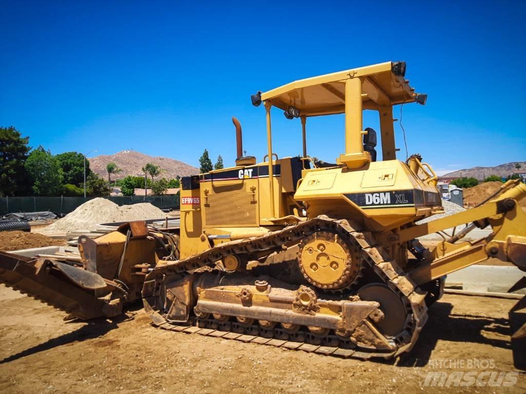 CAT D 6 M XL Buldožeri gusjeničari