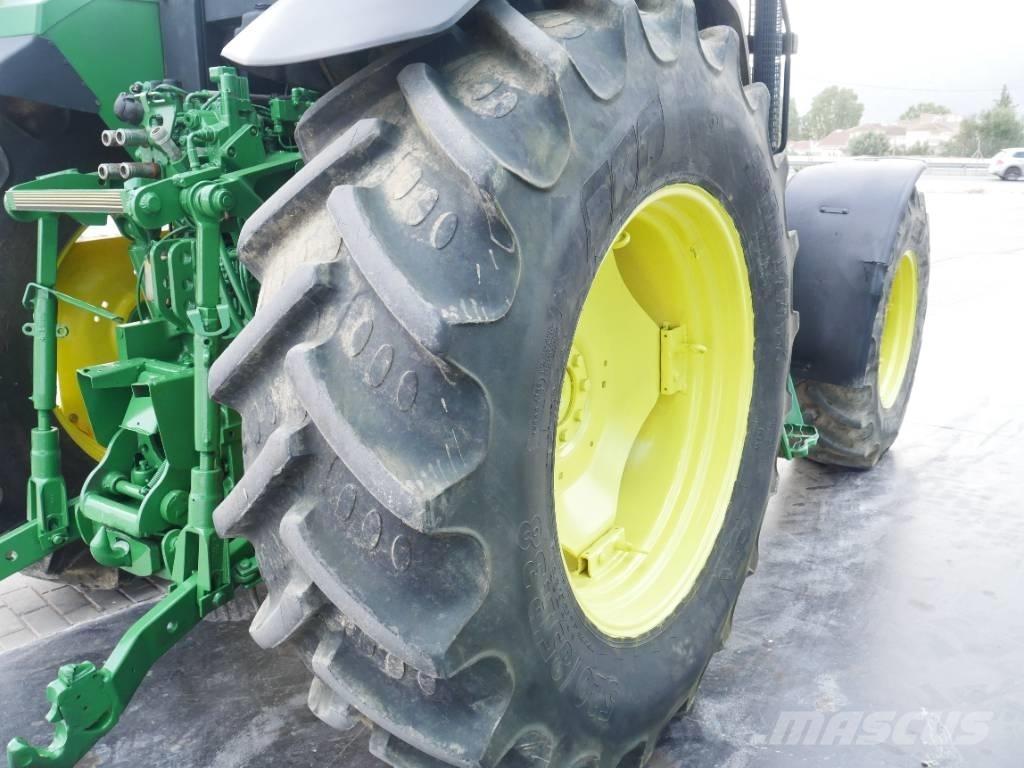 John Deere 6800 Traktori