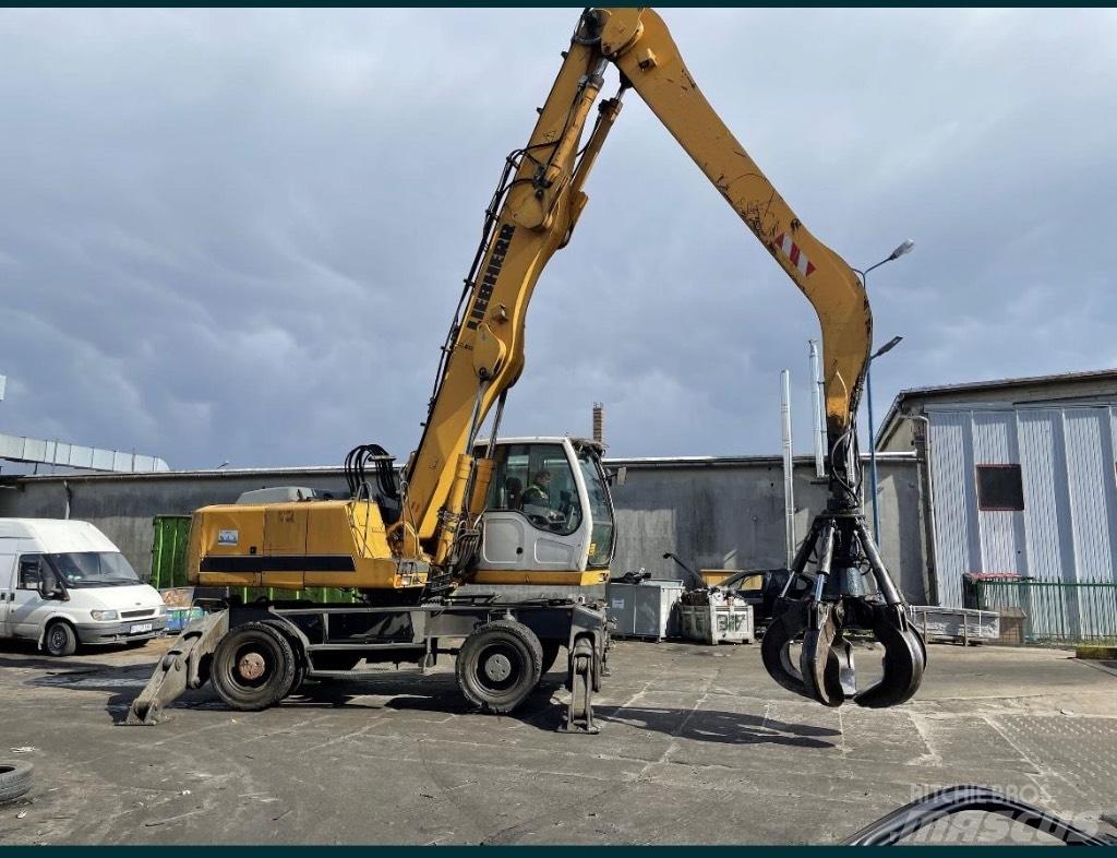 Liebherr 924 Bageri za manipuliranje materijalom / otpadom
