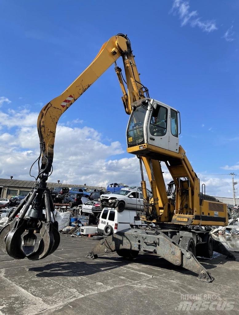 Liebherr 924 Bageri za manipuliranje materijalom / otpadom