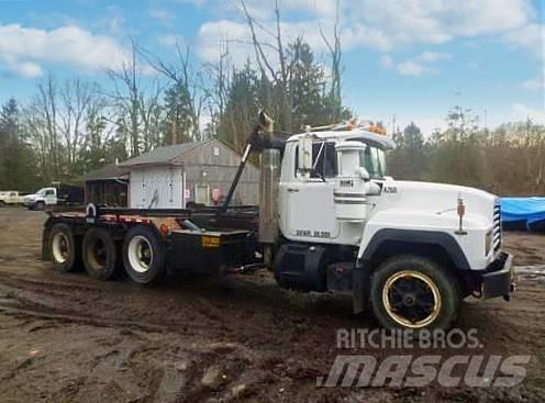 Mack RD 686 SX Demontažnii kamioni za podizanje kabela