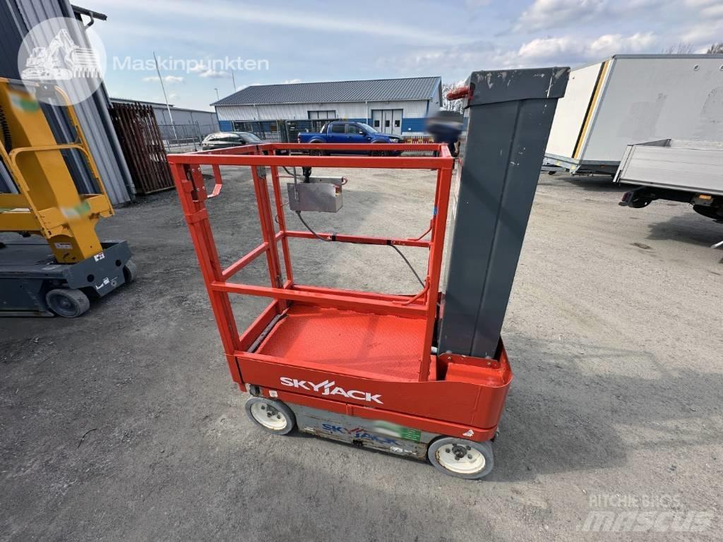SkyJack SJ 12 Vertikalne radne podizne platforme