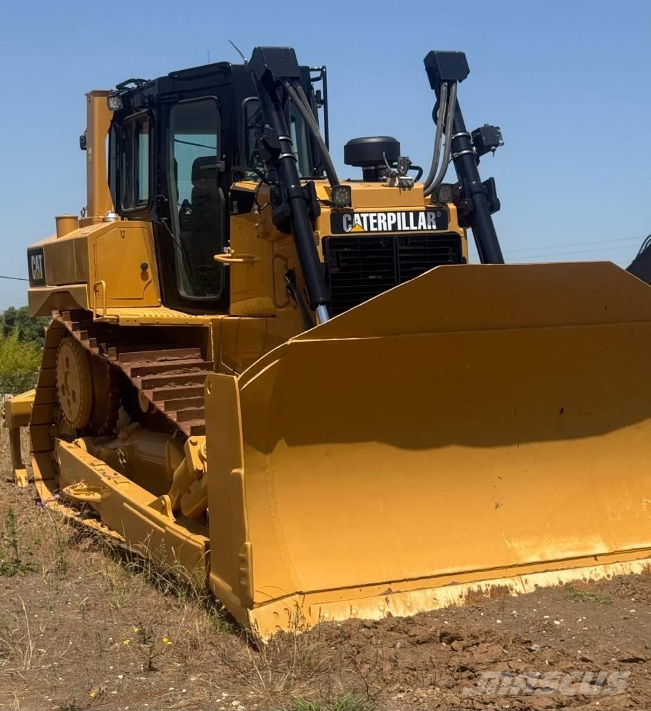 CAT D 6 T XL Buldožeri gusjeničari