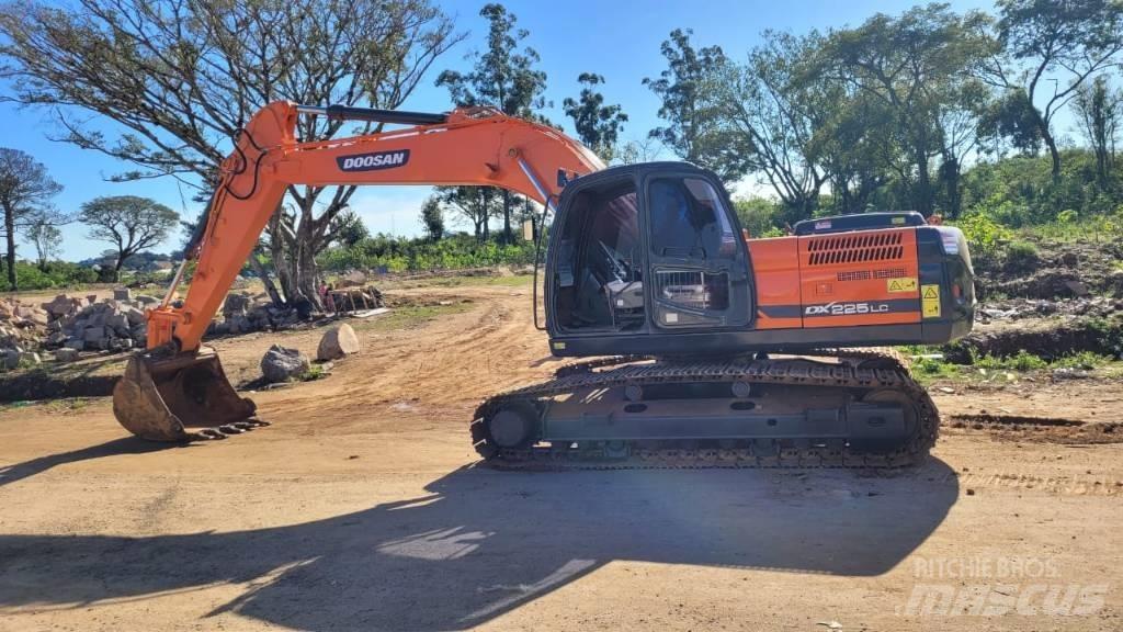 Doosan DX 225 LCA Bageri gusjeničari