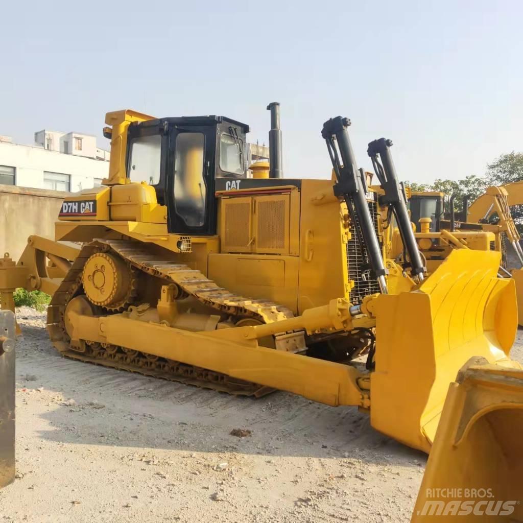 CAT D7H Buldožeri gusjeničari