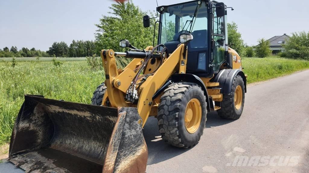 CAT 908M Utovarivači na kotačima