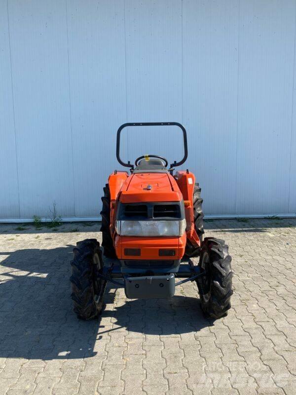 Kubota GL260 Kompaktni (mali) traktori