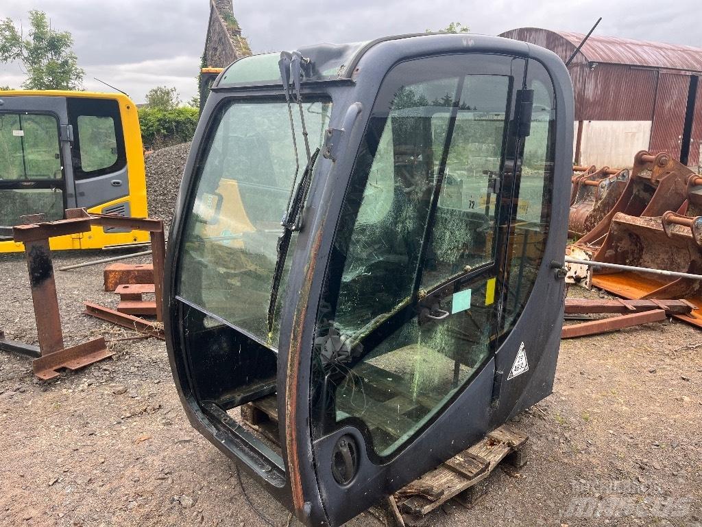 JCB JS220 Cabin / Cab Bageri gusjeničari