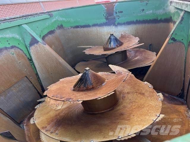 Peecon 26M³ Mikser hranilice