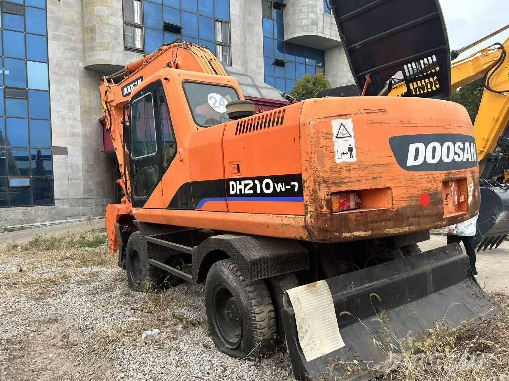 Doosan DH 210 W-7 Bageri na kotačima
