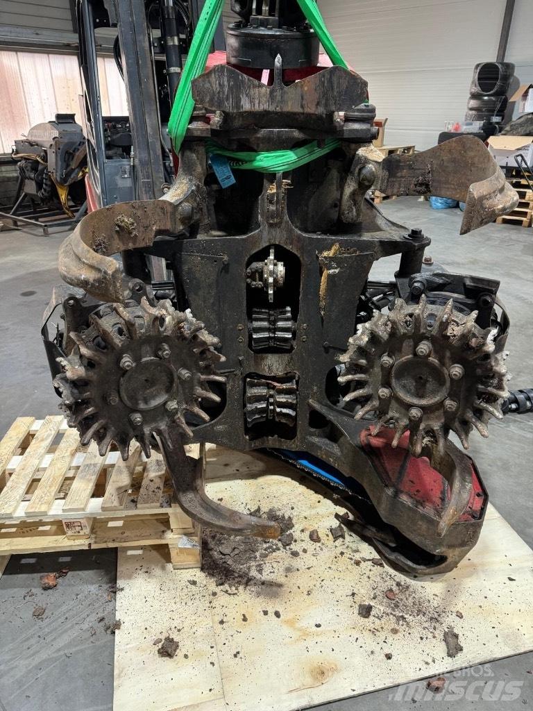 Komatsu C 144 Strojevi za kleščenje grane drveća