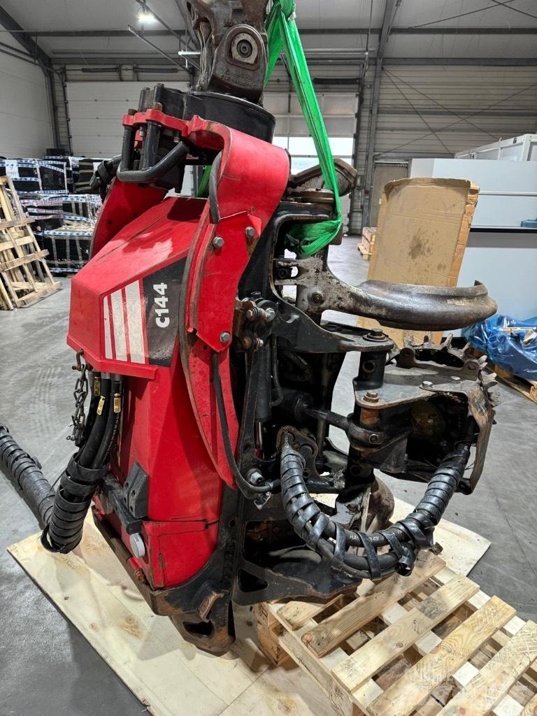 Komatsu C 144 Strojevi za kleščenje grane drveća