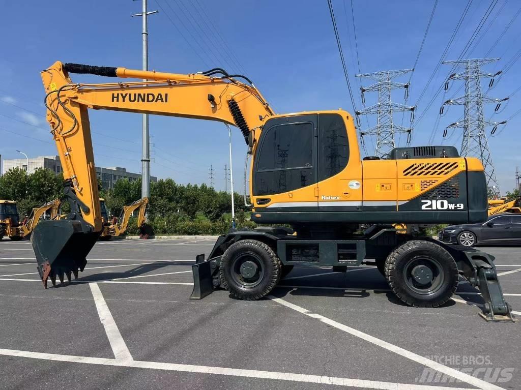 Hyundai R210W-9 Bageri na kotačima