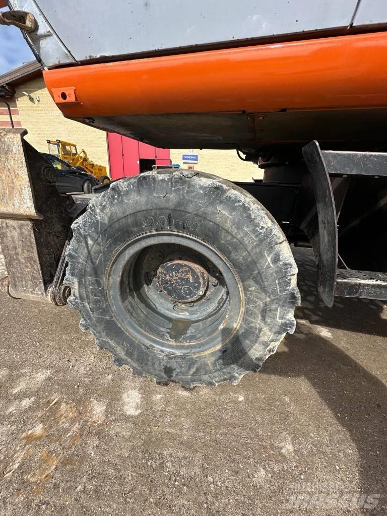 Hitachi EX 165 Bageri na kotačima