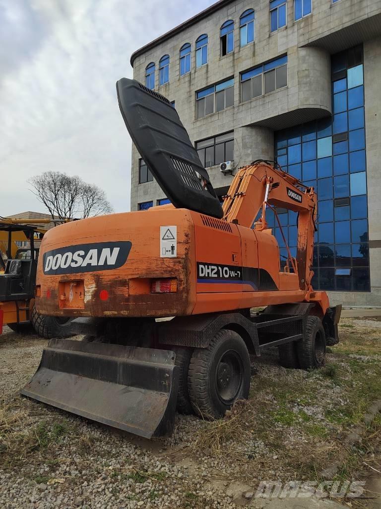 Doosan DH 210 W-7 Bageri na kotačima