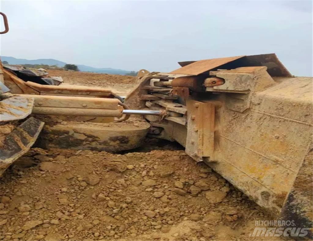 CAT D 6 N Buldožeri gusjeničari