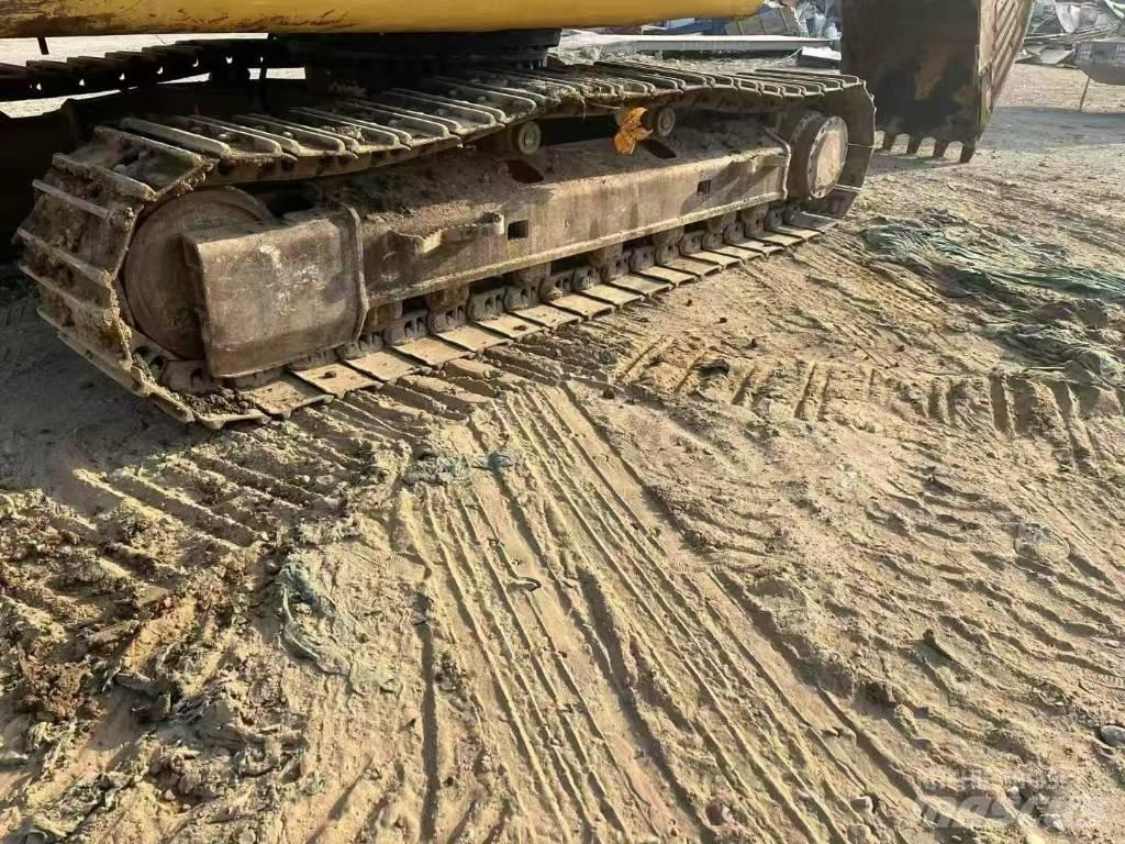 CAT 320 D2 Bageri gusjeničari