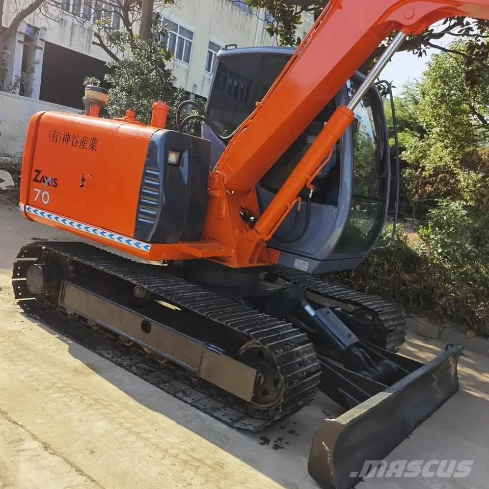 Hitachi ZX70 Midi bageri 7t – 12t