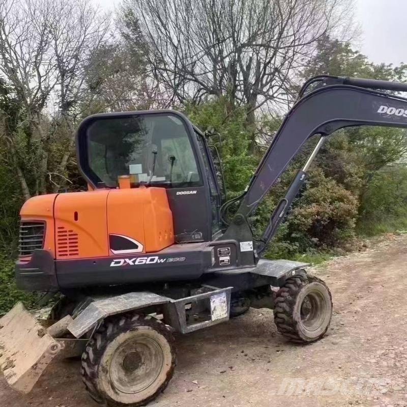 Doosan DX60W Bageri na kotačima