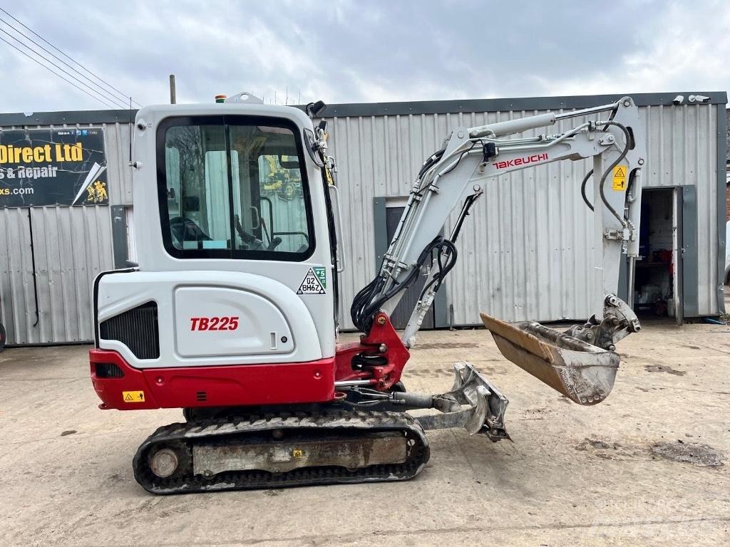 Takeuchi TB 225 Mini bageri <7t